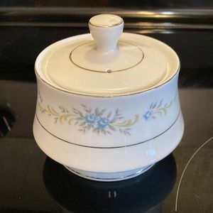 1970’s Glenn Ellyn Premiere fine china sugar dish & lid Japan J9059 blue flowers